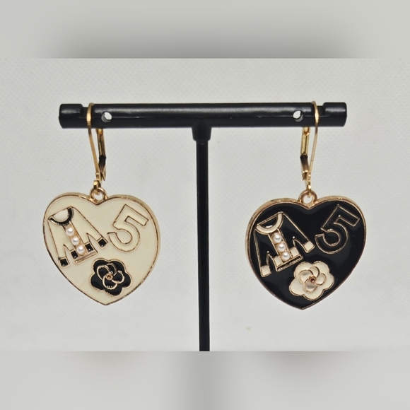 Gold Tone Black & White Heart Earrings – M5 Design with Pearl Detail - Picture 2 of 5